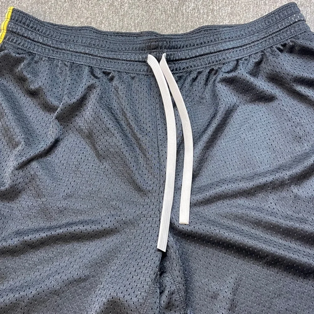 Nike Mens Basketball Shorts Athletic Livestrong Gym Swoosh‎ Large 408397